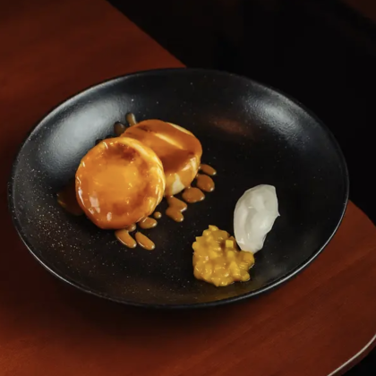 Сырники, ганаш из белого шоколада , манго