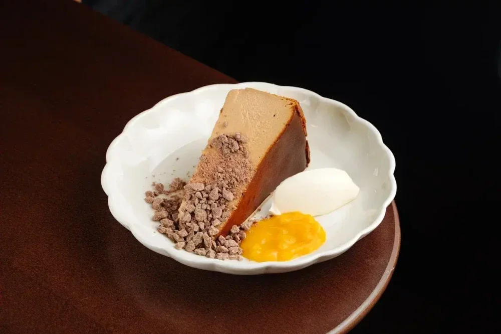 Чизкейк с вареной сгущенкой, манго