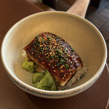 Угорь терияки, рис, васаби