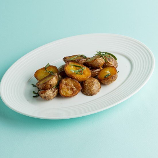 Картофель айдахо с розмарином и чесноком