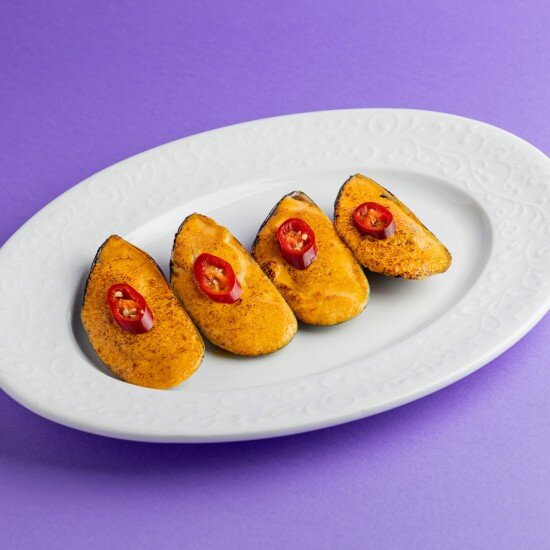 Мидии запеченные в соусе спайси