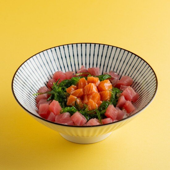 Поке с тунцом и лососем