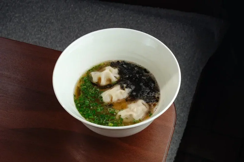 Куриный бульон, лапша, дамплинги