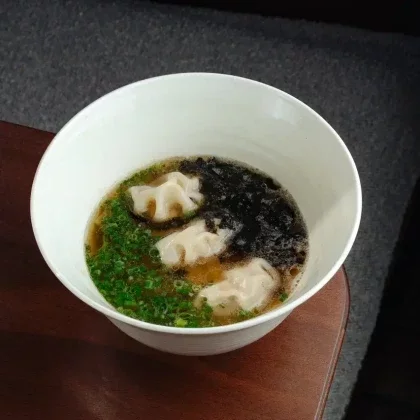 Куриный бульон, лапша, дамплинги