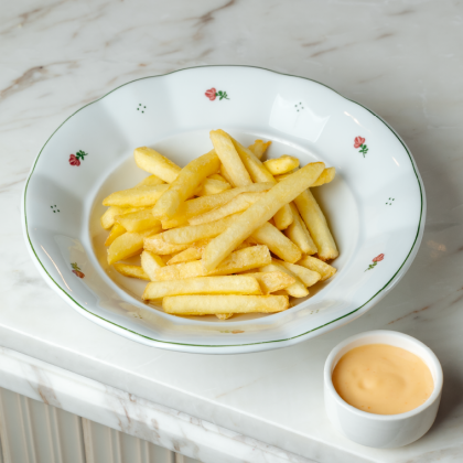 Картофель фри с соусом Гольф