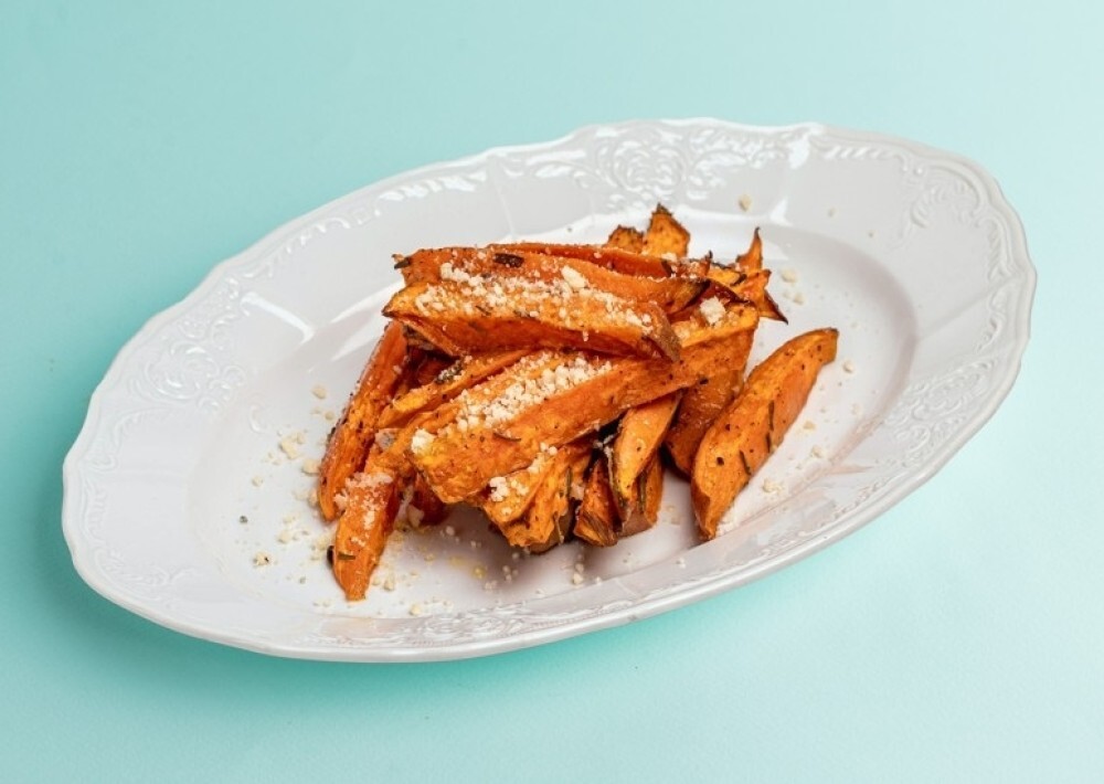 Батат фри с пармезаном