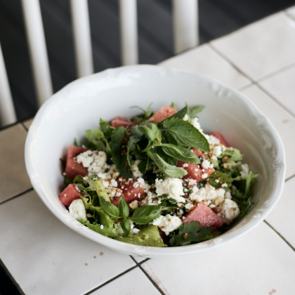 Салат с арбузом и козьим сыром