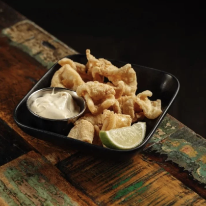 Кальмары фри с соусом айоли из печёного чеснока