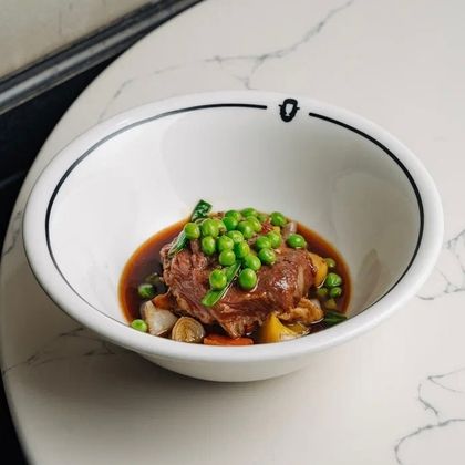 Говяжья щечка с печёными овощами