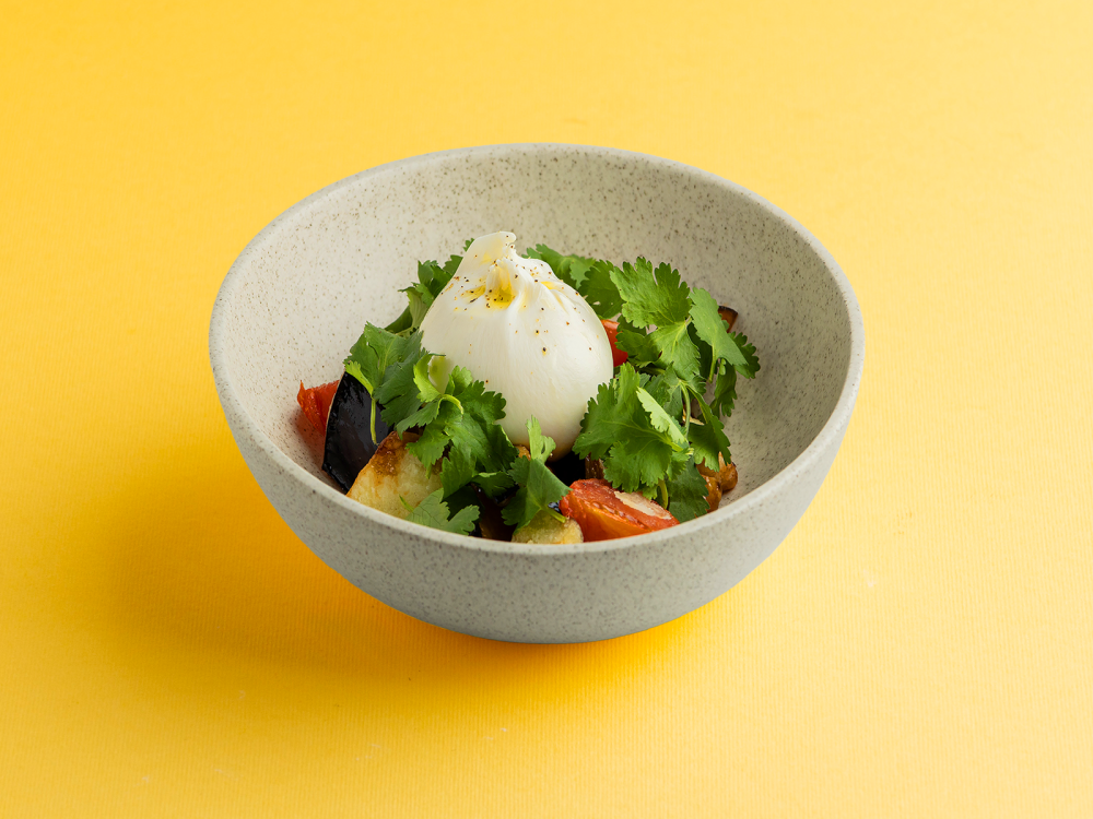 Баклажаны с томатами и бурратой