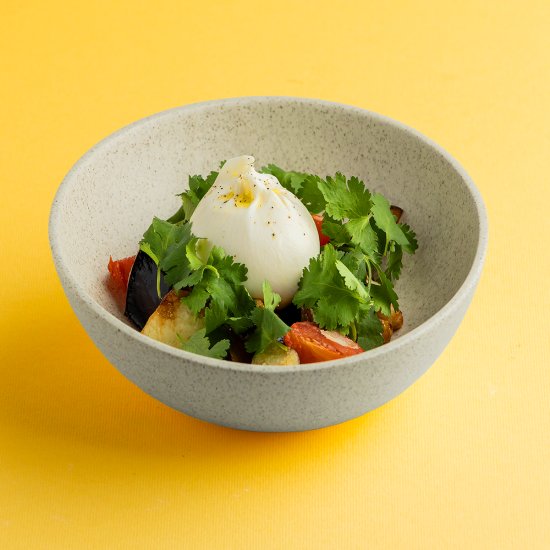 Баклажаны с томатами и бурратой