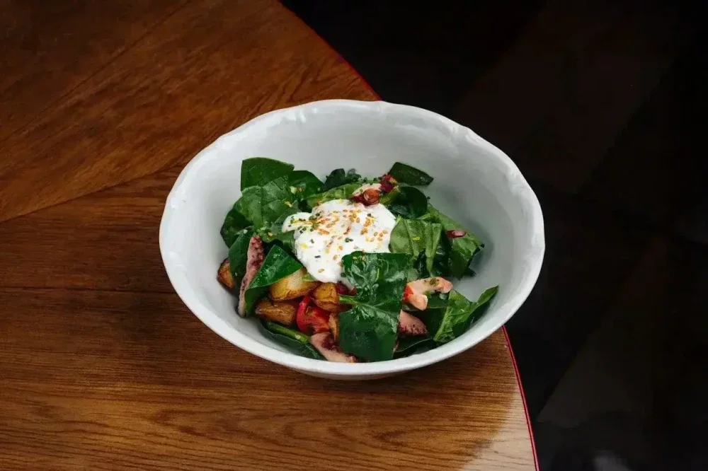 Салат с осьминогом