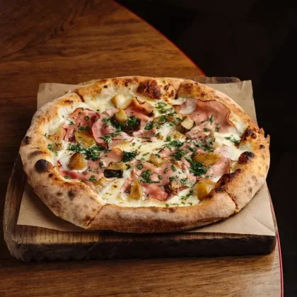 Пицца с белыми грибами и томбовским окороком