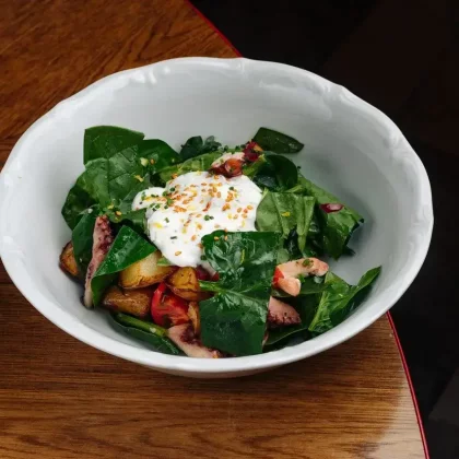 Салат с осьминогом