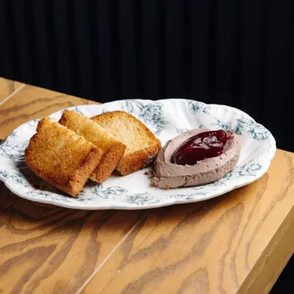 Пате из куриной печени с гелем из вишни