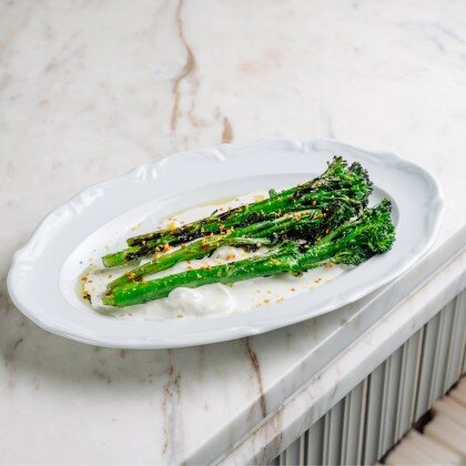 Брокколини на гриле со страчателлой