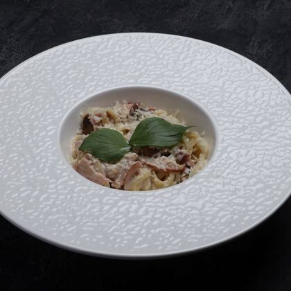 Паста с ветчиной и грибами