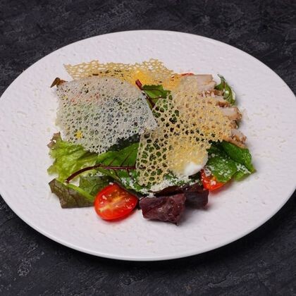 Салат Цезарь с курицей