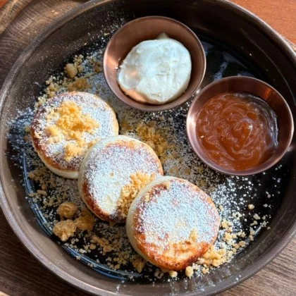 Домашние сырники с карамелью