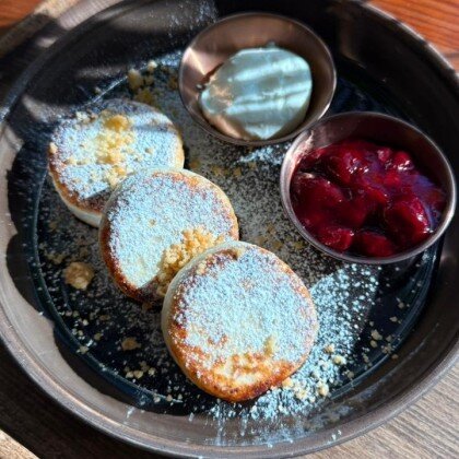 Домашние сырники с вишней