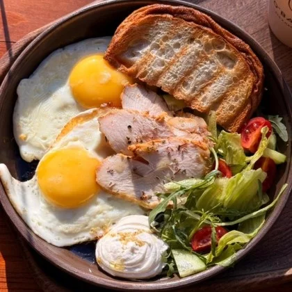 Завтрак с курицей