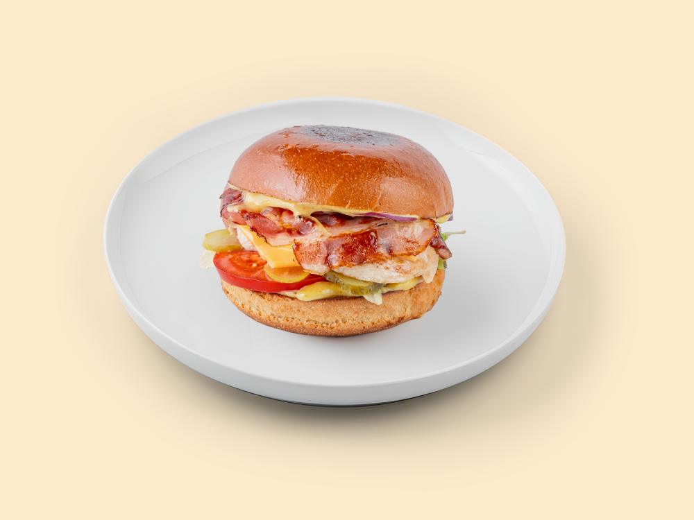 Чикен бургер с беконом