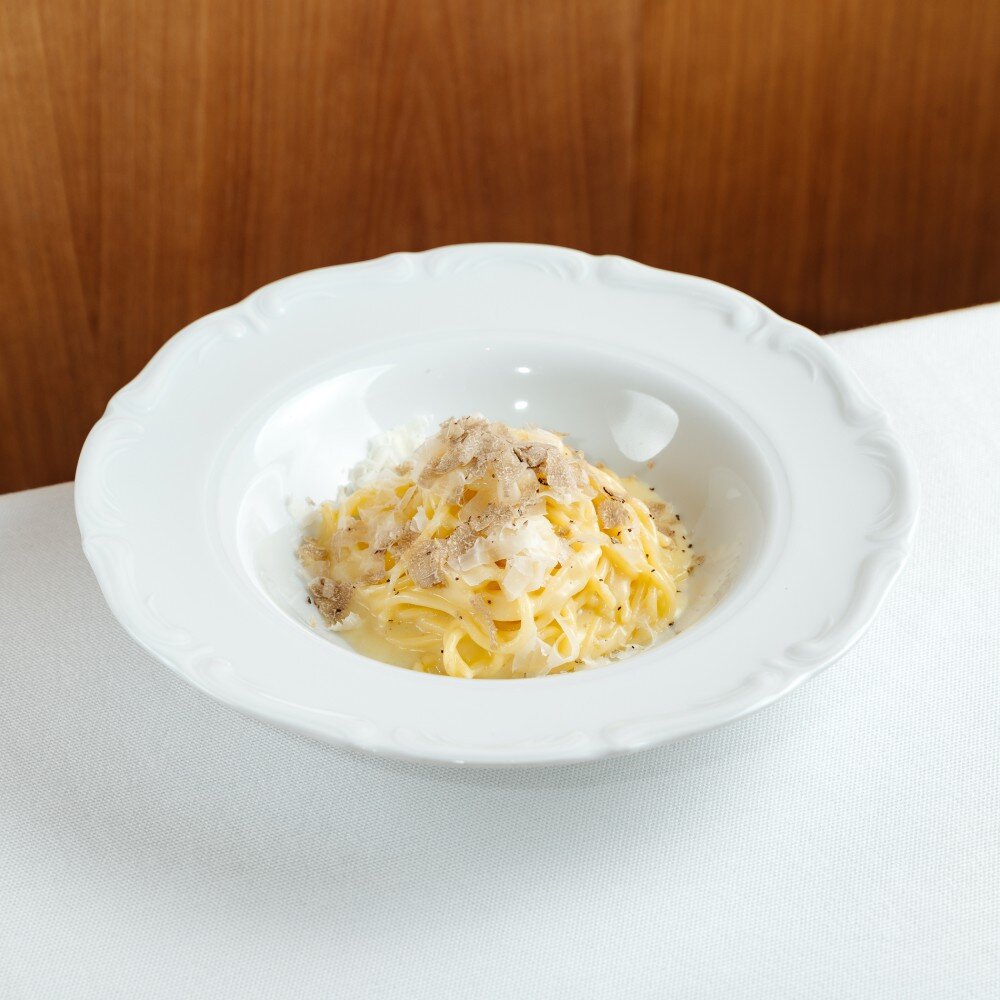 Спагетти с пармезаном и чёрным трюфелем