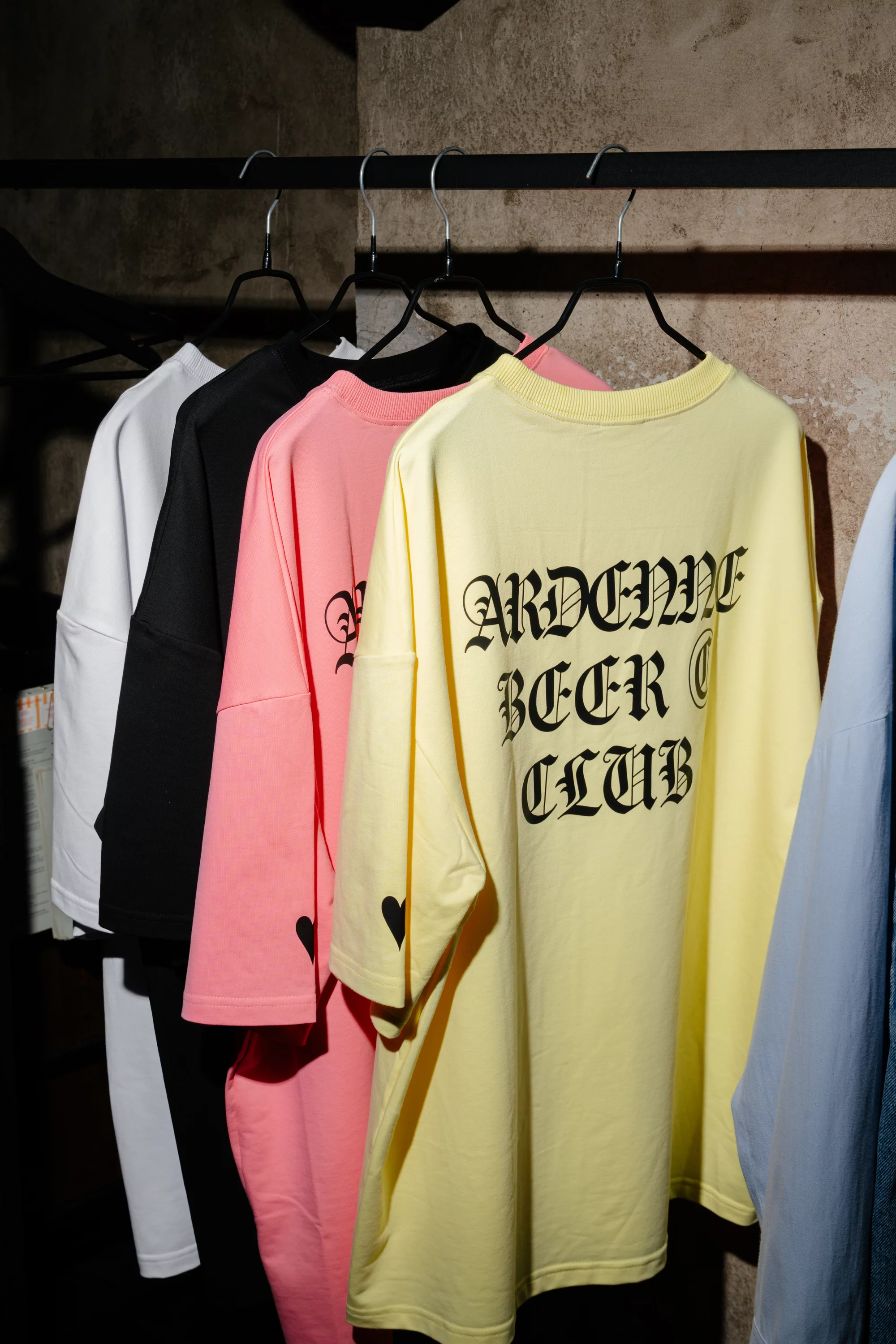 Фирменная футболка