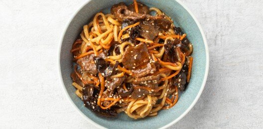 Лапша с говядиной в устричном соусе