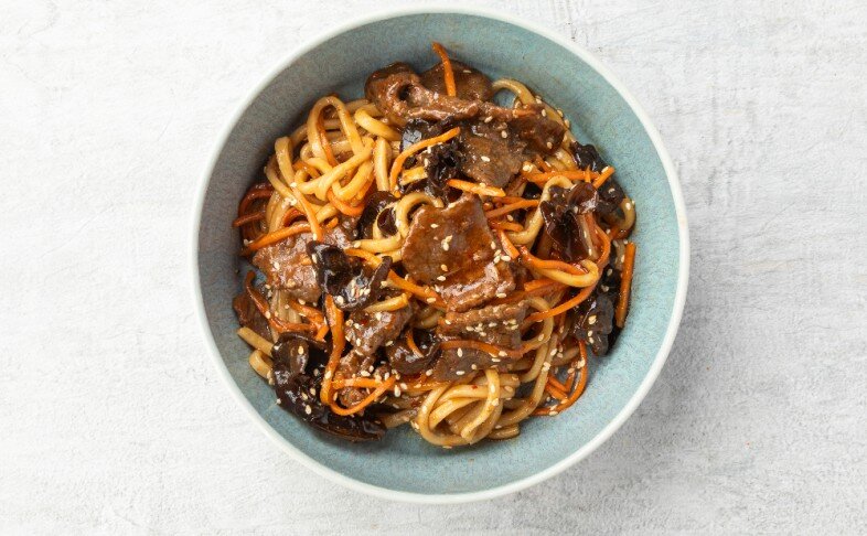 Лапша с говядиной в устричном соусе