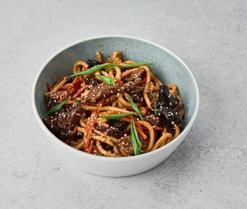 Лапша с говядиной в устричном соусе