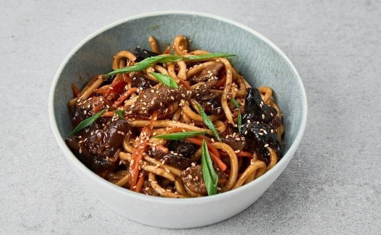 Лапша с говядиной в устричном соусе