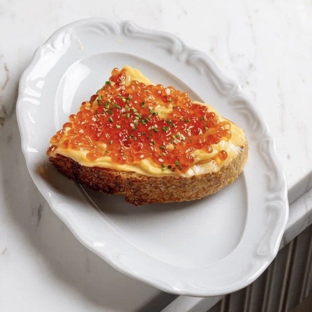 Бутерброд с красной икрой