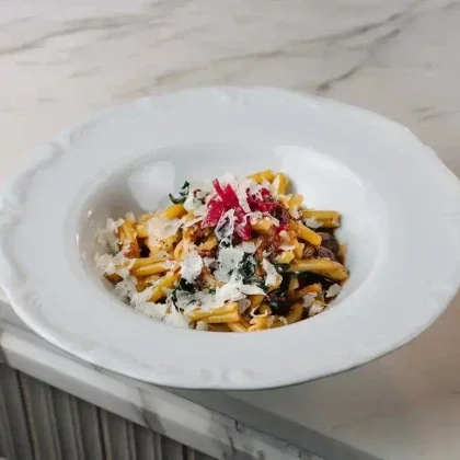 Казаречче с томленой говядиной и белыми грибами