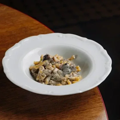 Казаречче с томленой говядиной и белыми грибами