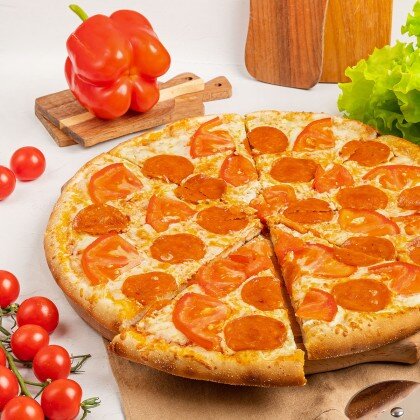 Пепперони с томатами