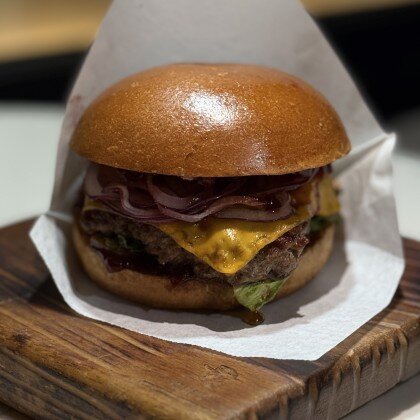 Бургер с кабаном и белыми грибами