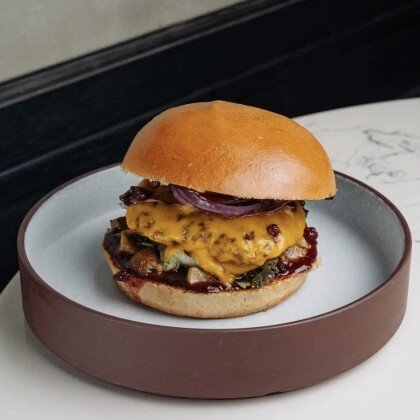 Бургер с кабаном и белыми грибами