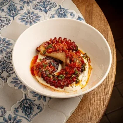 Осьминог, томат, фава