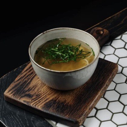 Куриный суп с фрикадельками и перепелиным яйцом