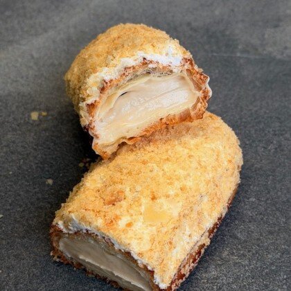 Эклер с маслянным кремом