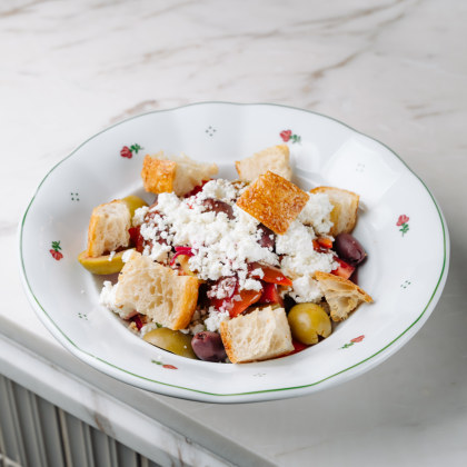 Греческий салат с сыром брынза