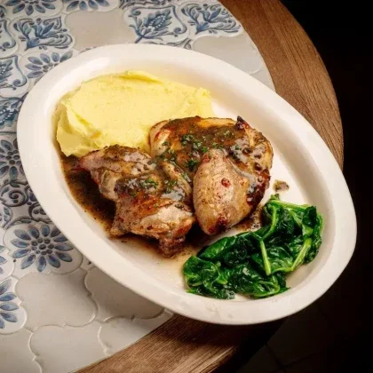 Цыплёнок на гриле, пюре, трюфельный соус