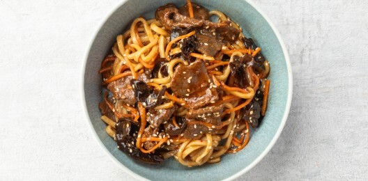 Лапша с говядиной в устричном соусе
