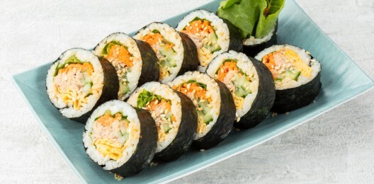 Кимпаб с тунцом и омлетом