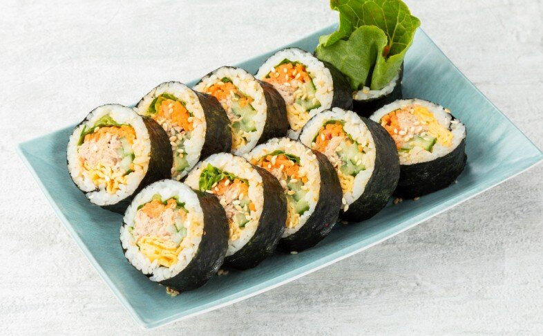 Кимпаб с тунцом и омлетом