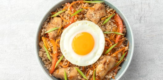 Рис с курицей,овощами и яйцом