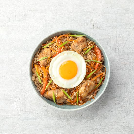 Рис с курицей,овощами и яйцом