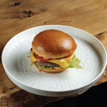 Бургер с сочной котлетой из говядины