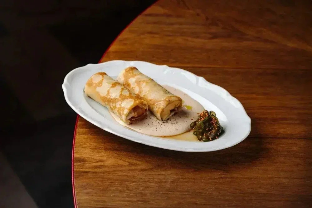 Блины румяные с лососем, тунцом и соусом "Тоннато"